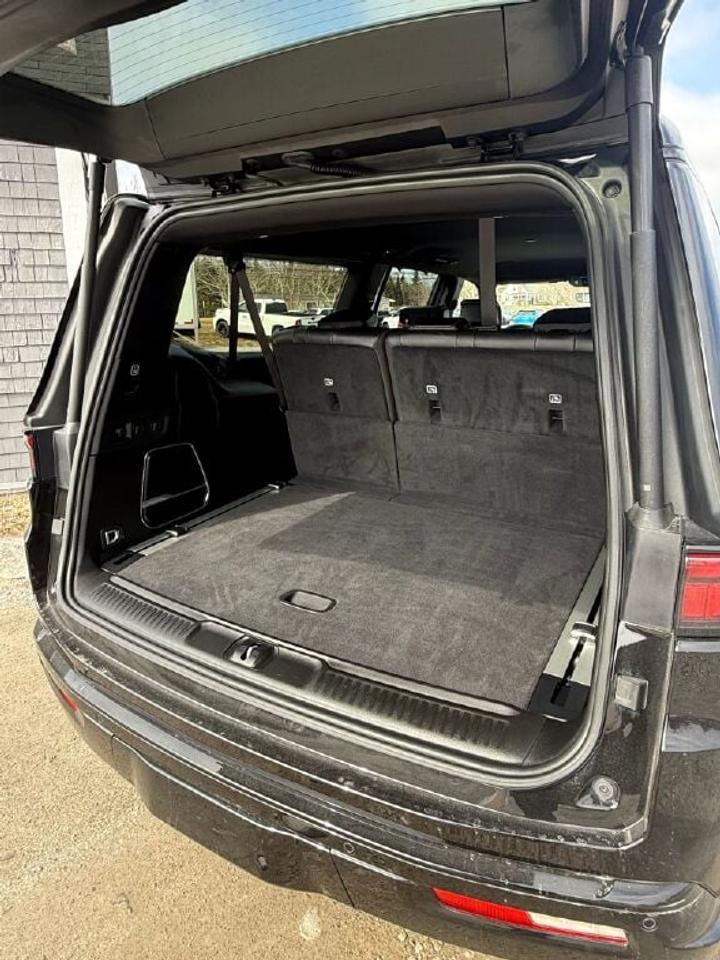 2025 Jeep Wagoneer L  Photo