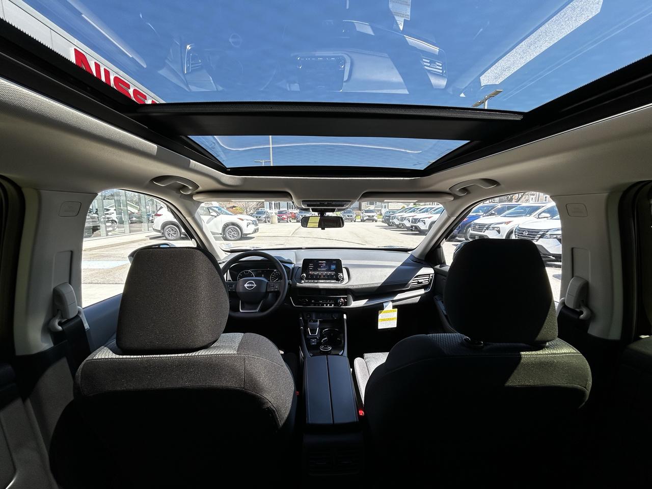 2026 Nissan Rogue SV MOONROOF Photo