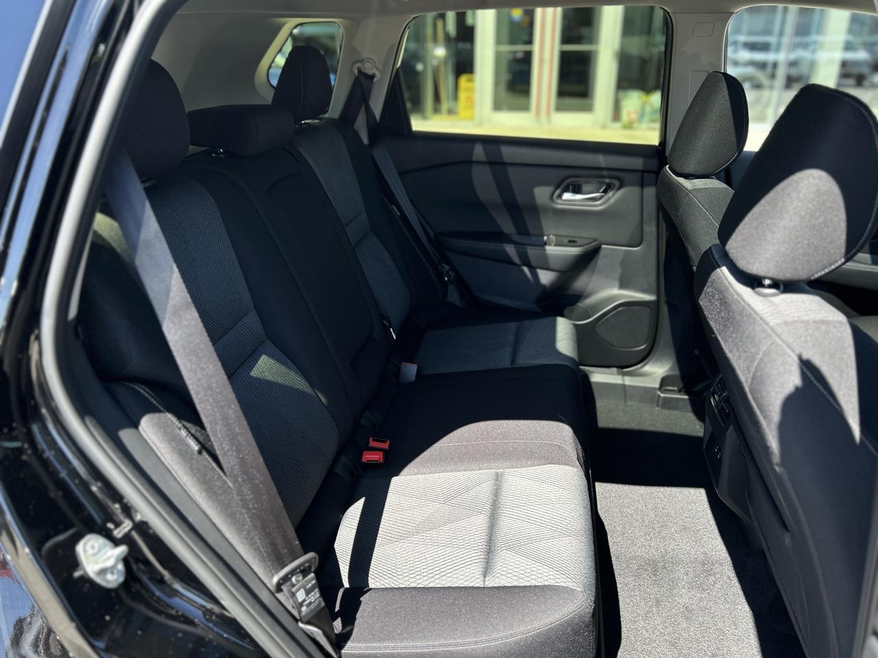 2026 Nissan Rogue SV MOONROOF Photo