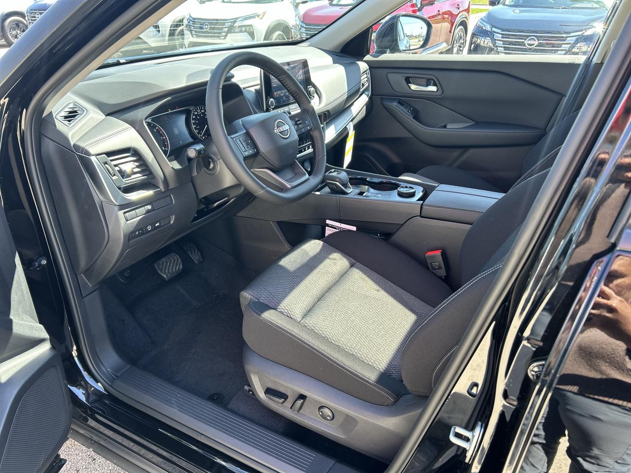 2026 Nissan Rogue SV MOONROOF Photo