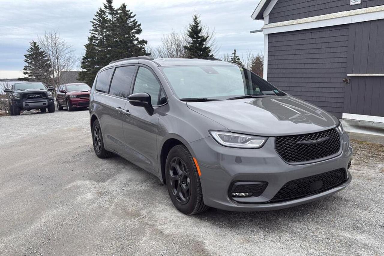 2024 Chrysler Pacifica Hybrid PREMIUM S APPEARANCE Photo2