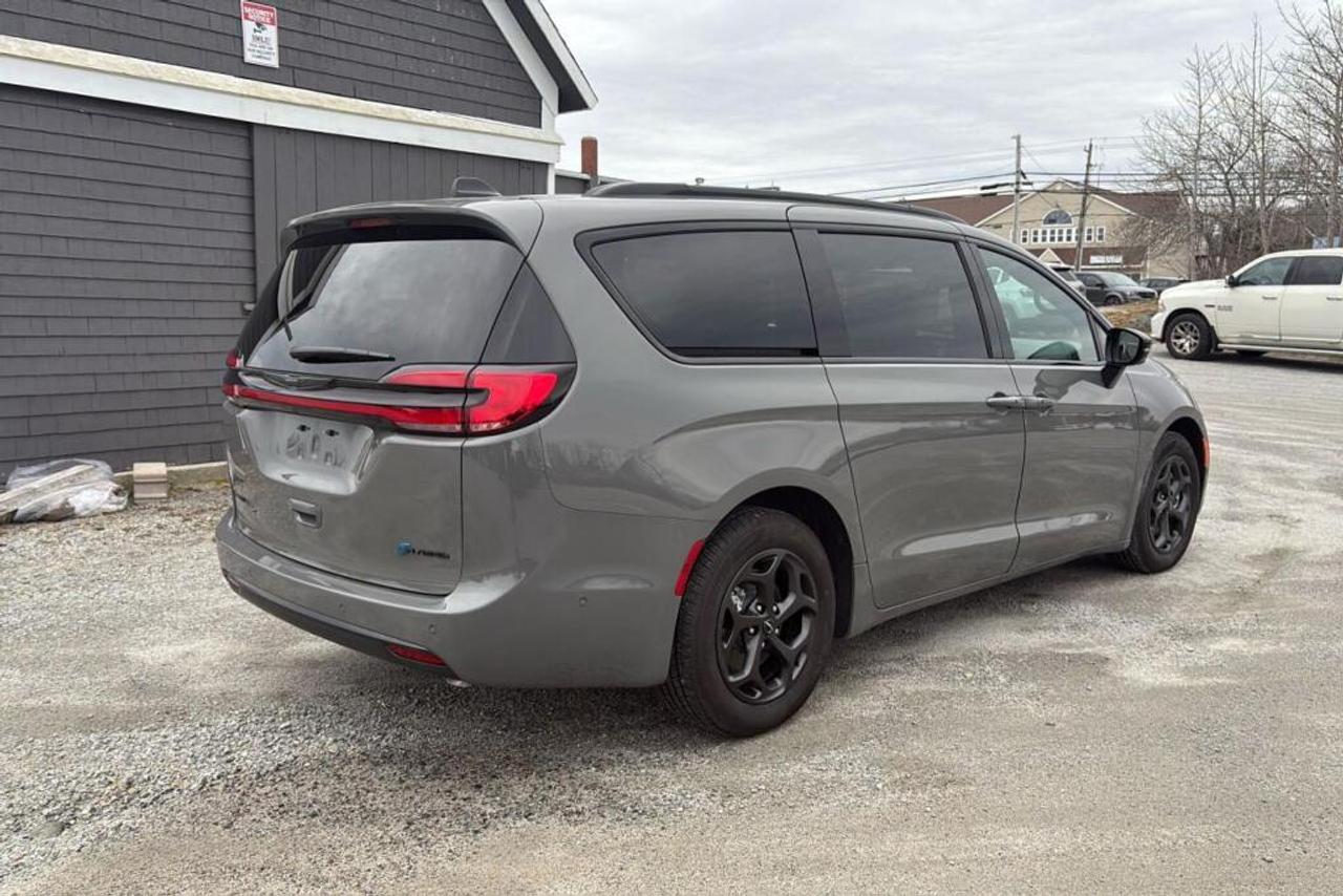 2024 Chrysler Pacifica Hybrid PREMIUM S APPEARANCE Photo4