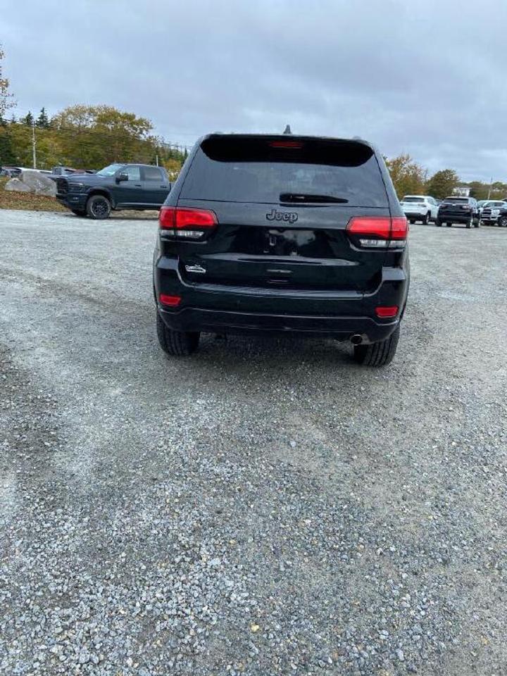 2020 Jeep Grand Cherokee Altitude Photo4