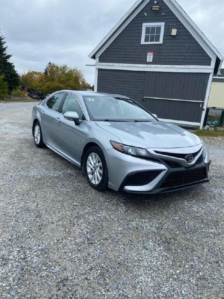 2023 Toyota Camry SE Photo2