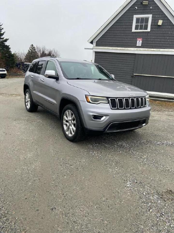 2017 Jeep Grand Cherokee Limited Photo2
