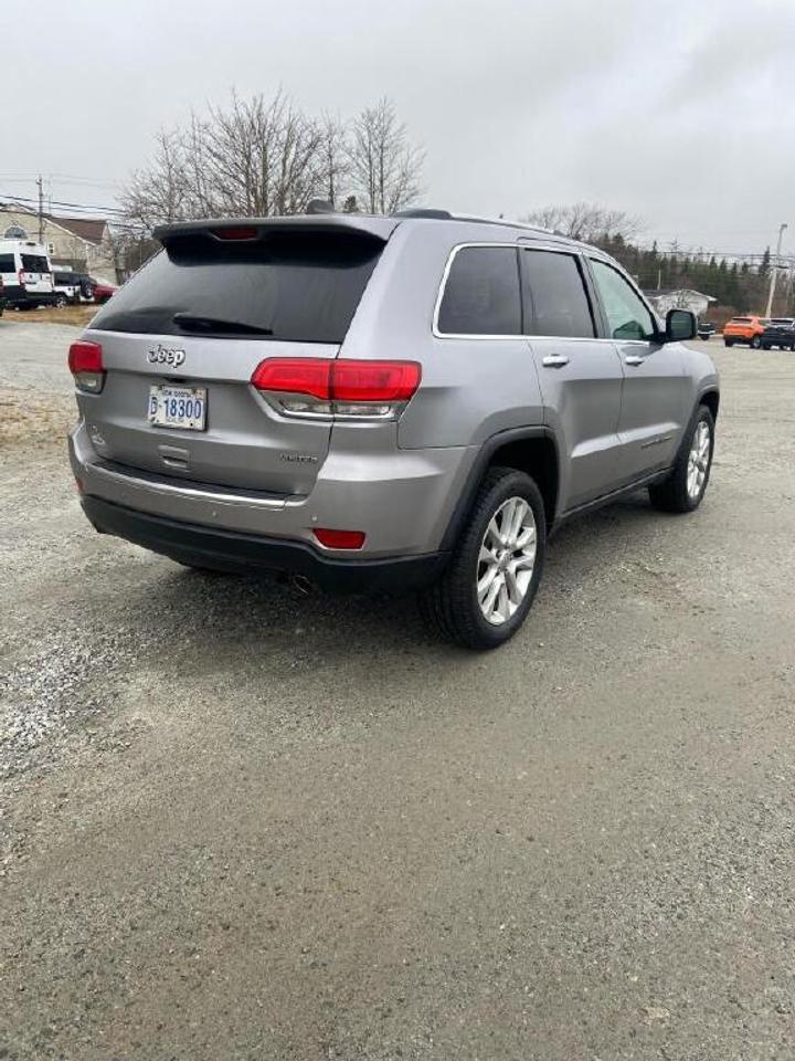 2017 Jeep Grand Cherokee Limited Photo3