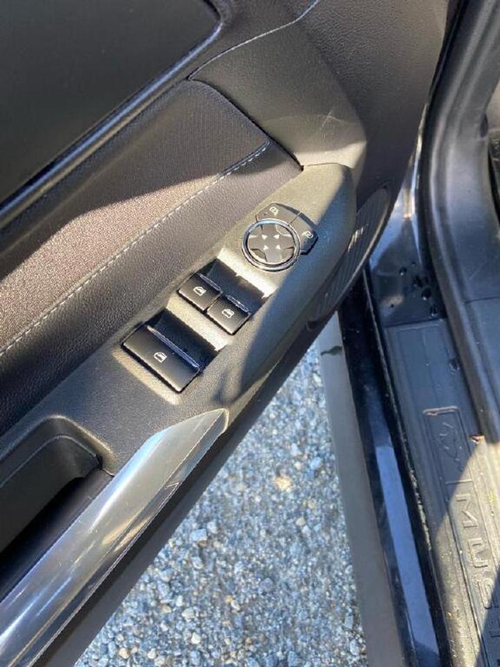 2017 Ford Mustang V6 Photo