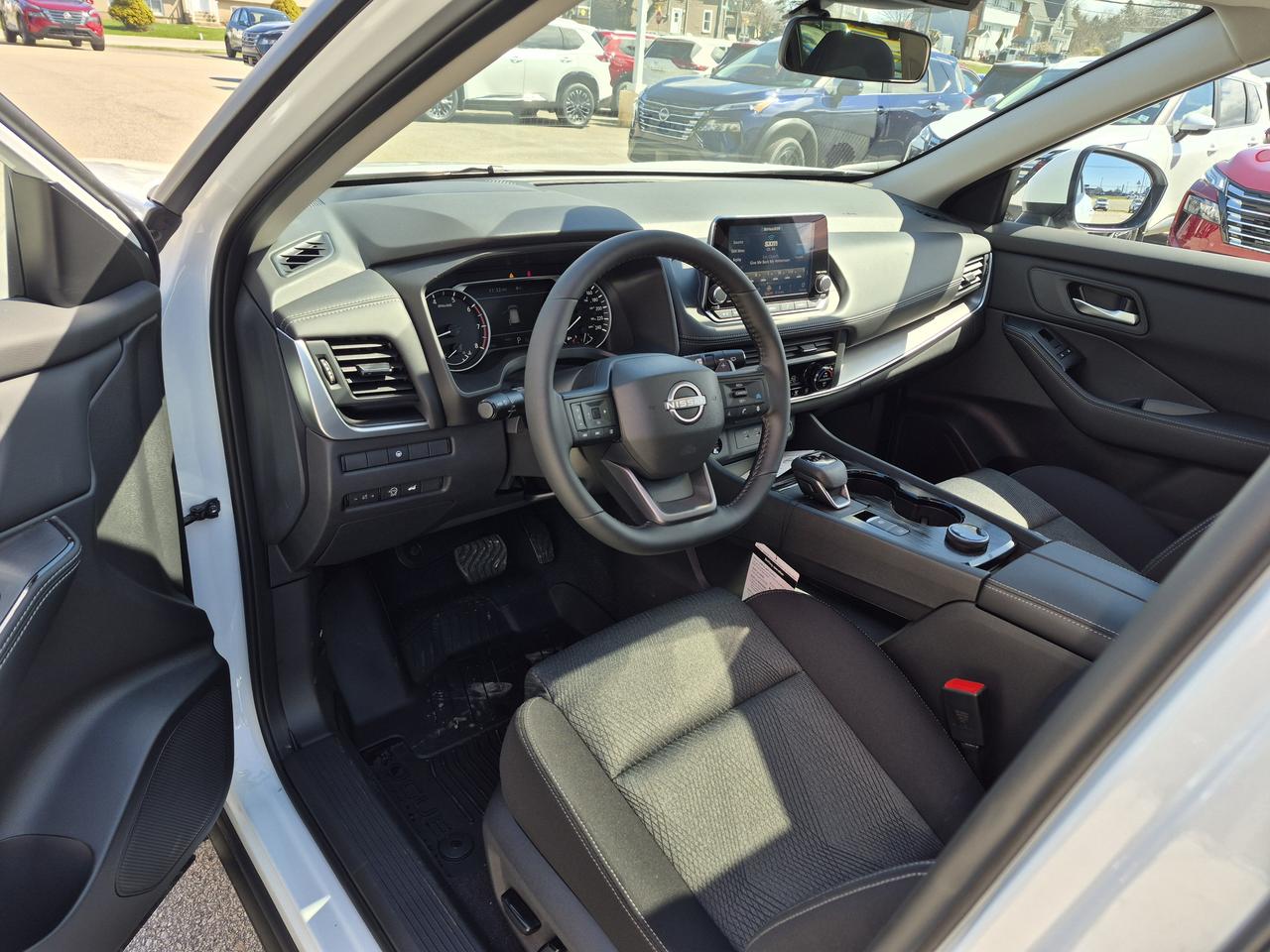 2026 Nissan Rogue SV MOONROOF Photo