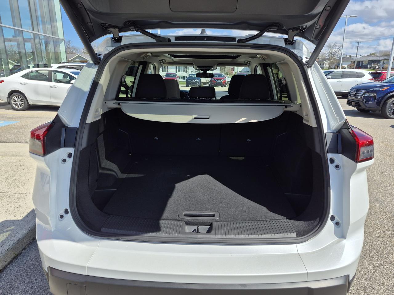 2026 Nissan Rogue SV MOONROOF Photo
