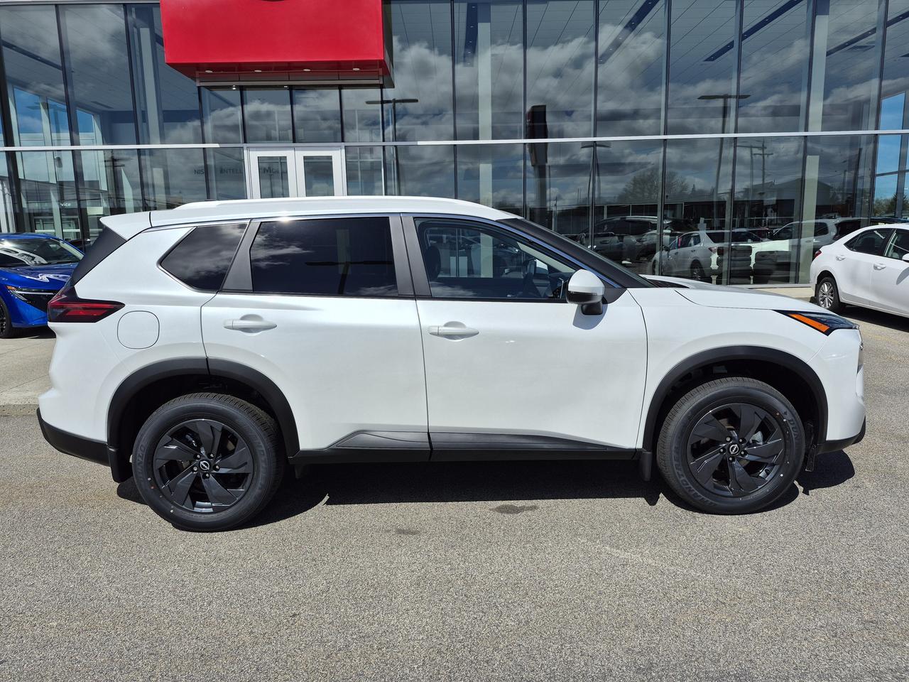 2026 Nissan Rogue SV MOONROOF Photo
