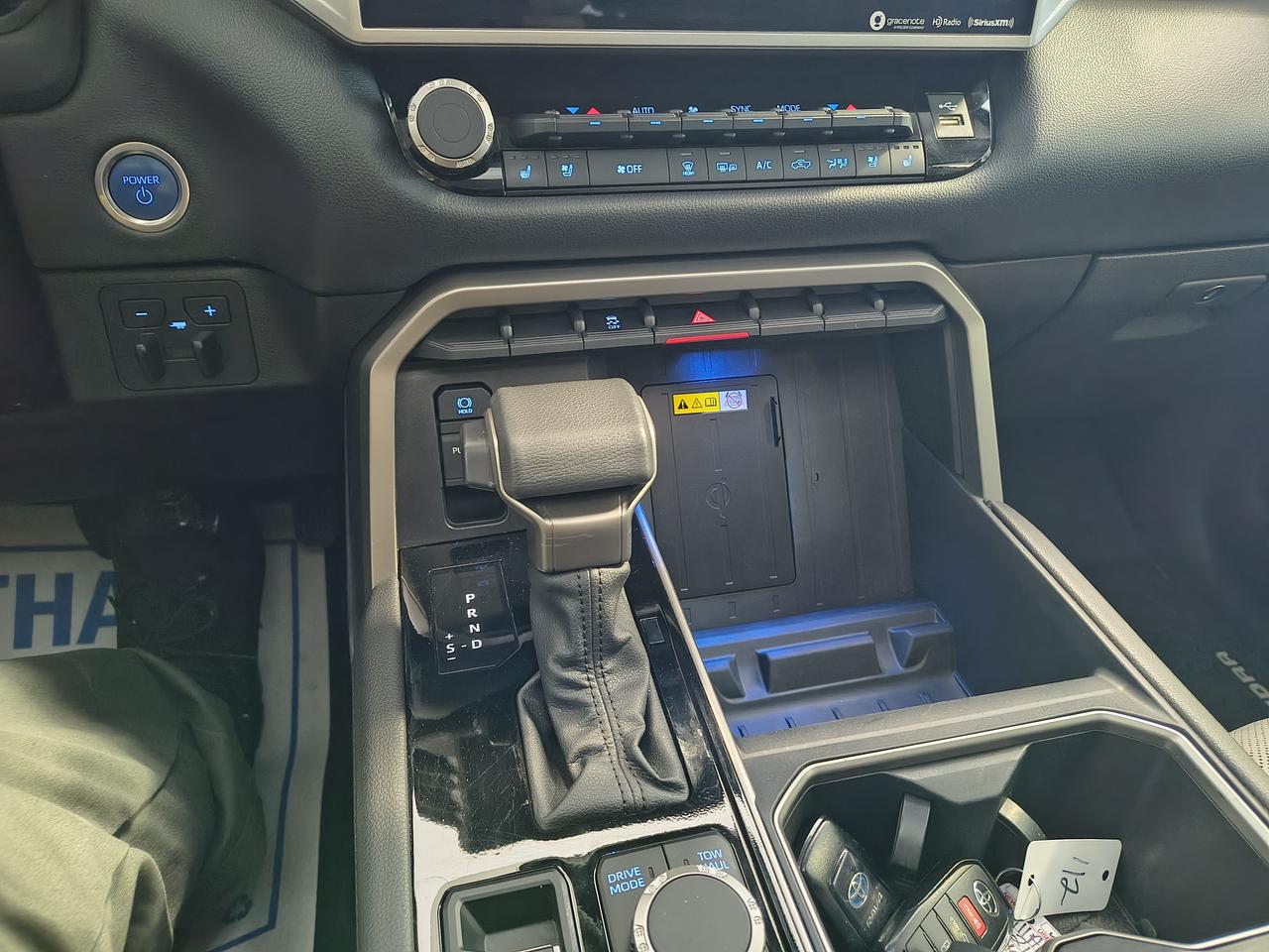 2023 Toyota Tundra LIMITED HYBRID Photo0