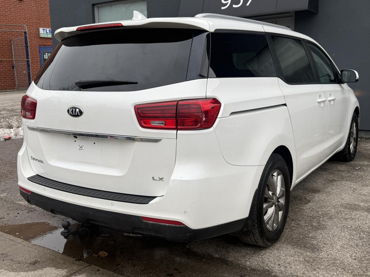 2020 Kia Sedona LX Photo