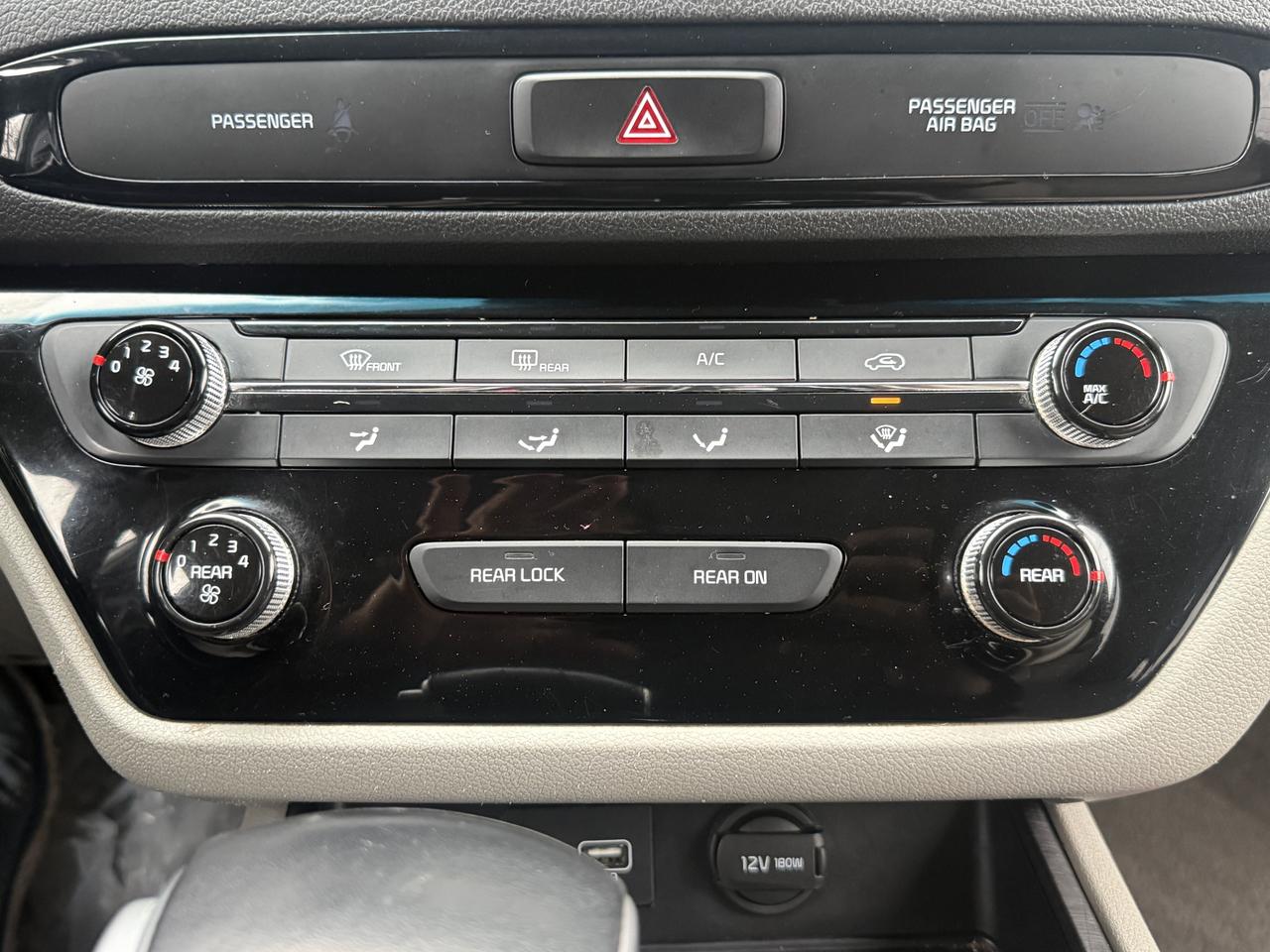 2020 Kia Sedona LX Photo