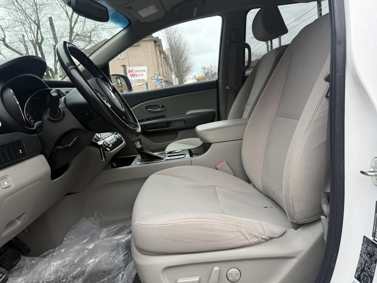 2020 Kia Sedona LX Photo