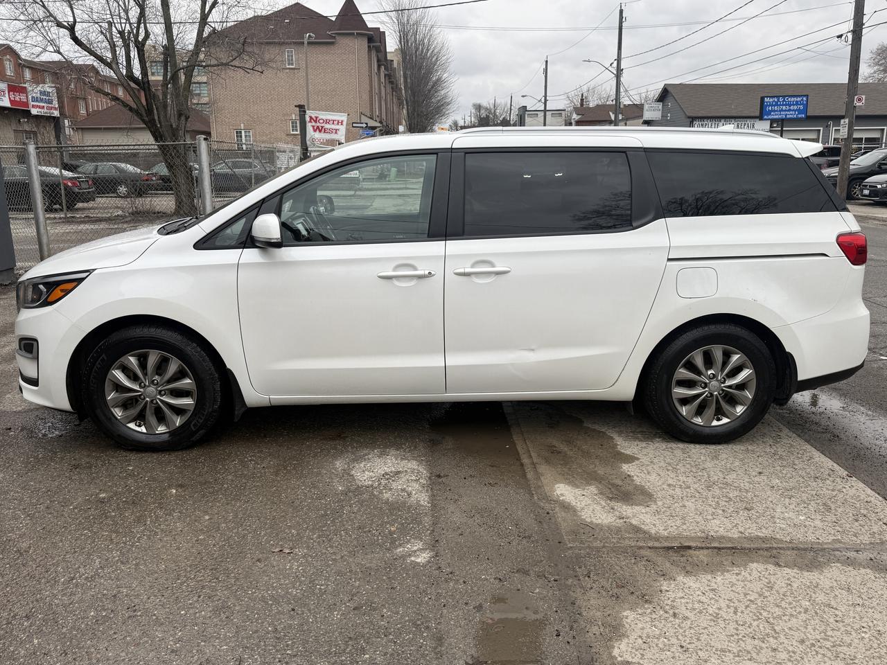 2020 Kia Sedona LX Photo