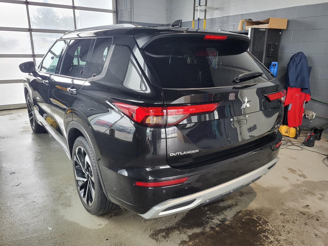 2024 Mitsubishi Outlander GT S-AWC Photo4