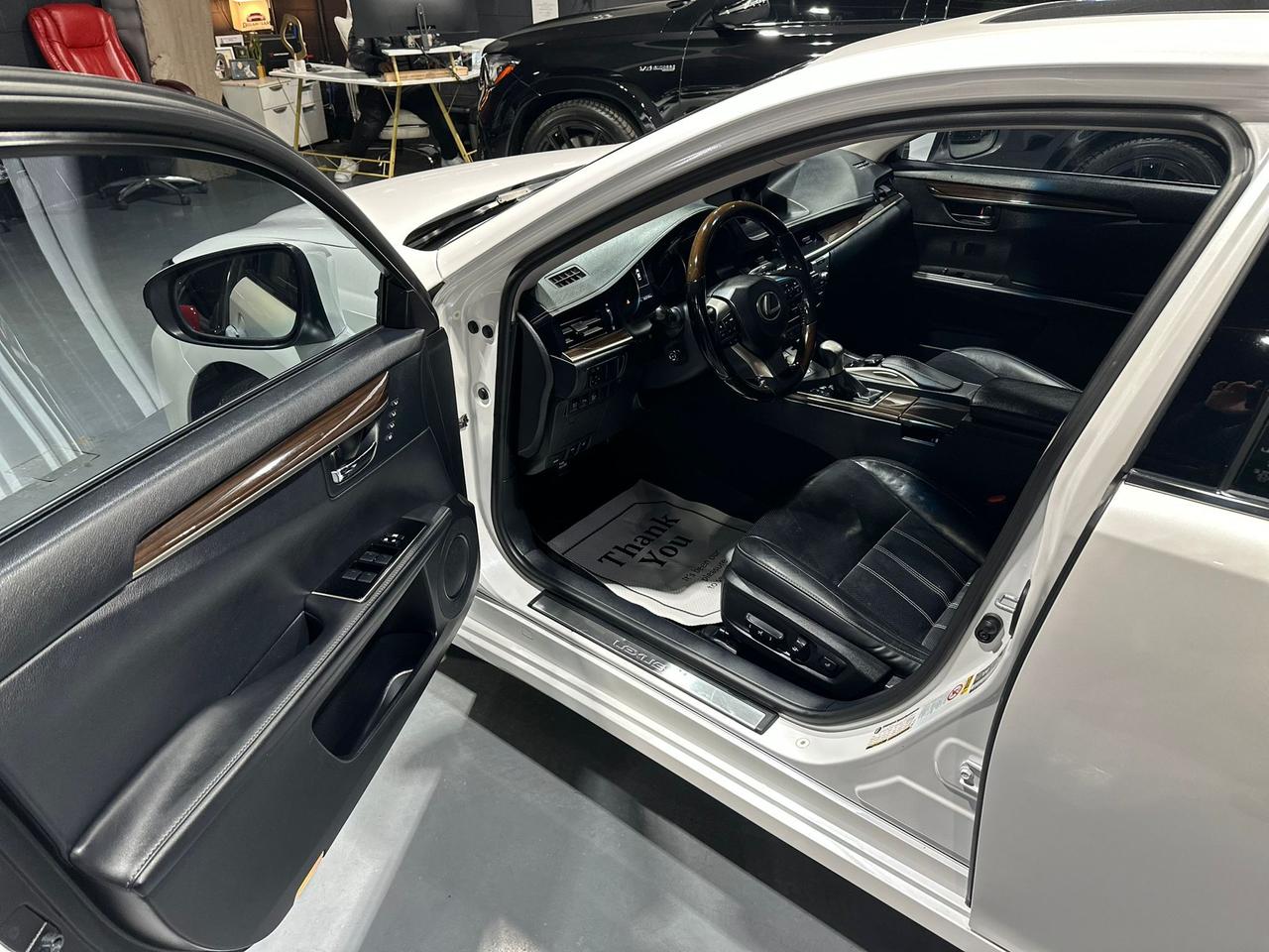 2017 Lexus ES 350  - Photo #8