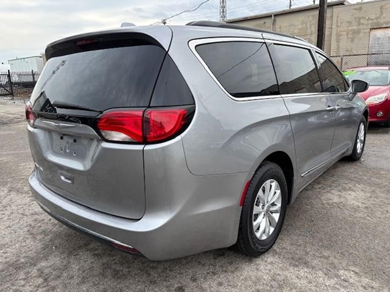 2017 Chrysler Pacifica Touring-L Photo