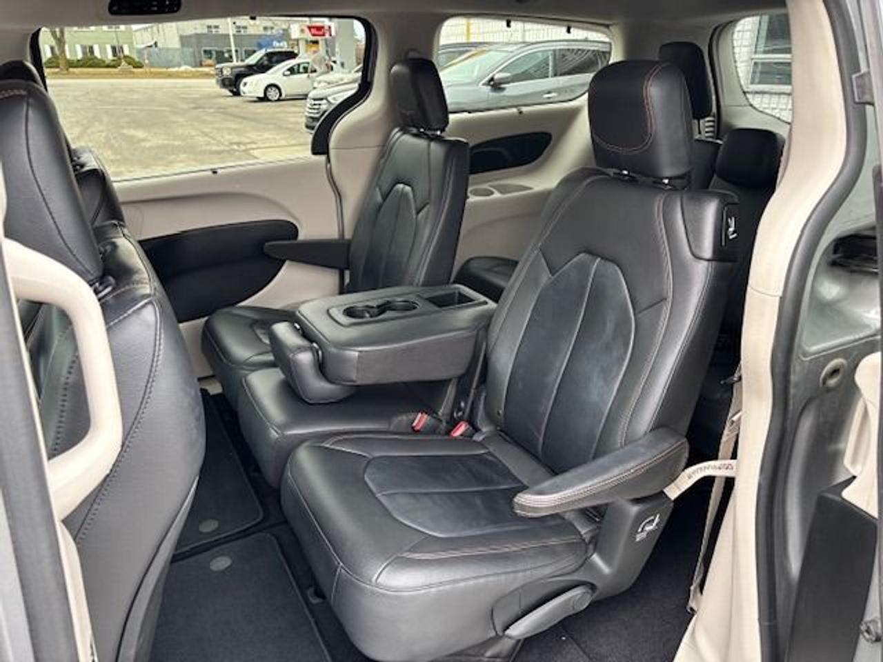 2017 Chrysler Pacifica Touring-L Photo