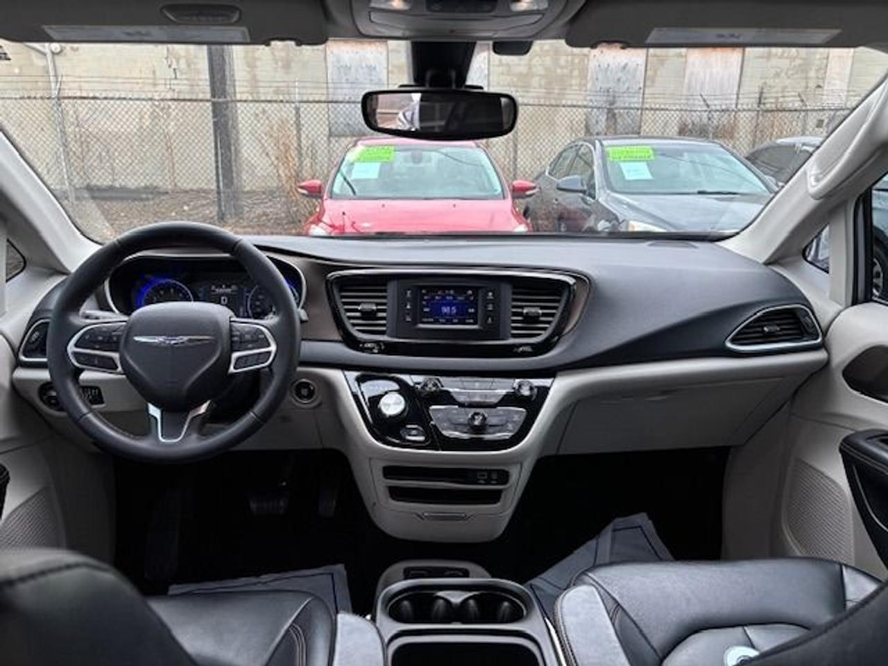 2017 Chrysler Pacifica Touring-L Photo