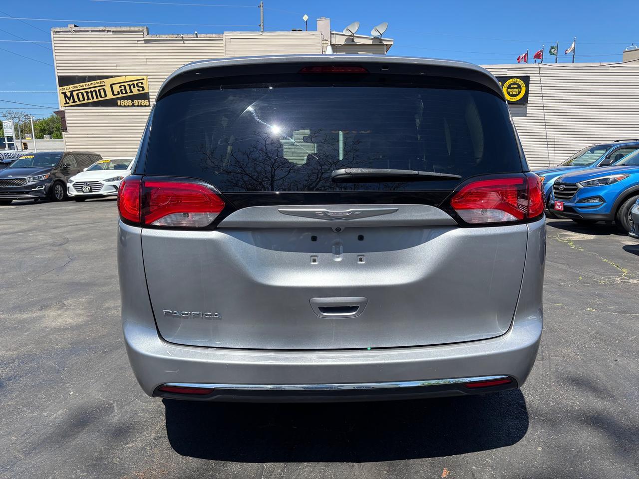 2017 Chrysler Pacifica Touring-L with 8 passenger seating. Photo3