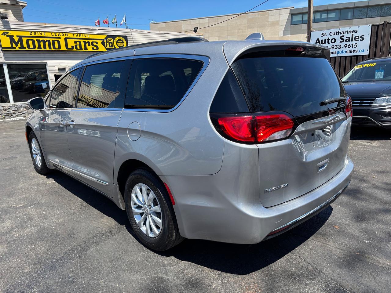 2017 Chrysler Pacifica Touring-L with 8 passenger seating. Photo2