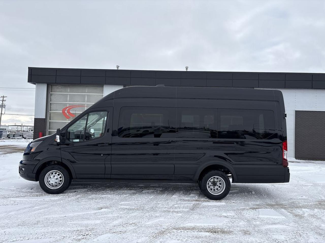 2026 Ford Transit Passenger Wagon XLT 302A Photo3