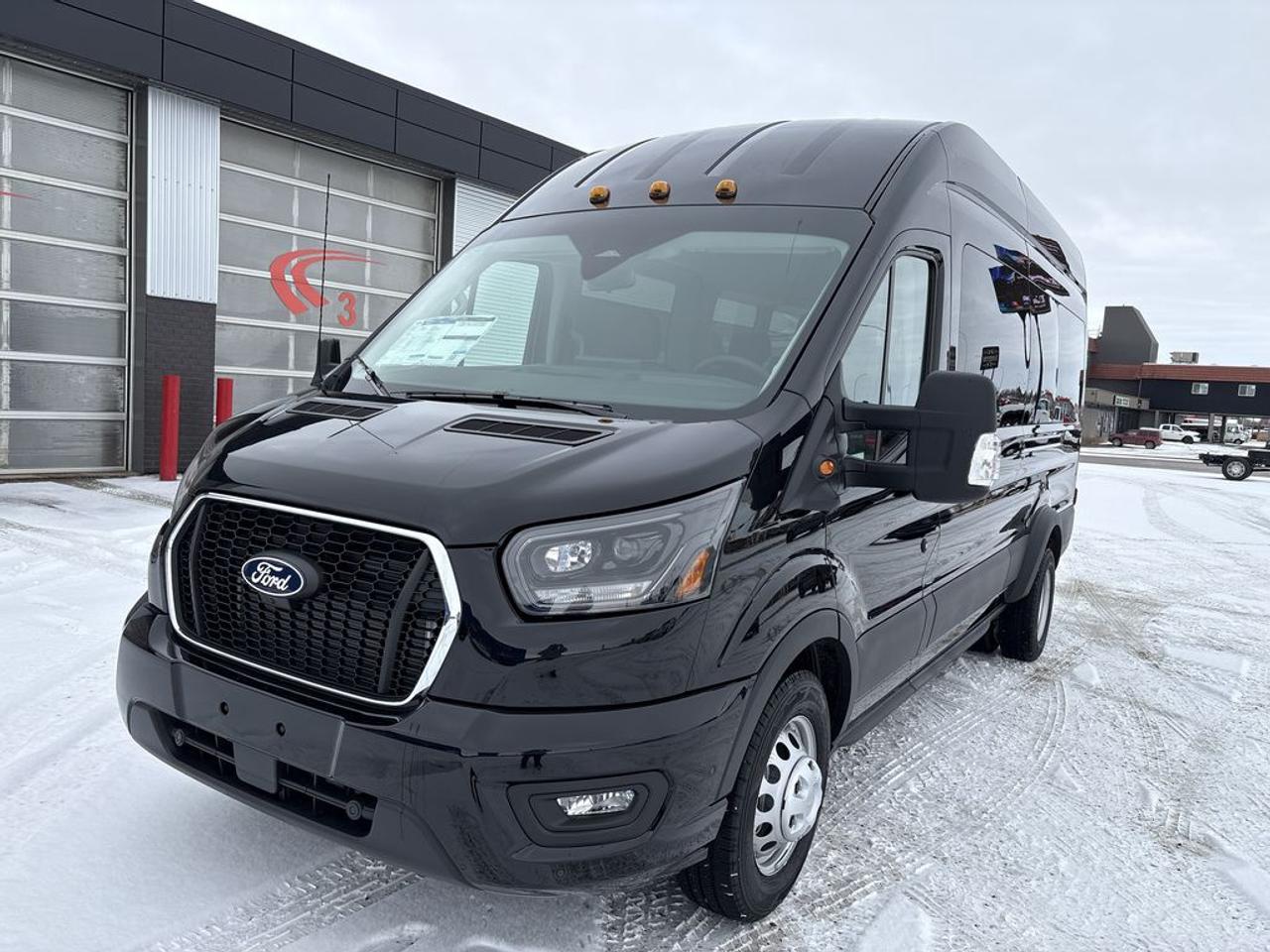 2026 Ford Transit Passenger Wagon XLT 302A Photo1