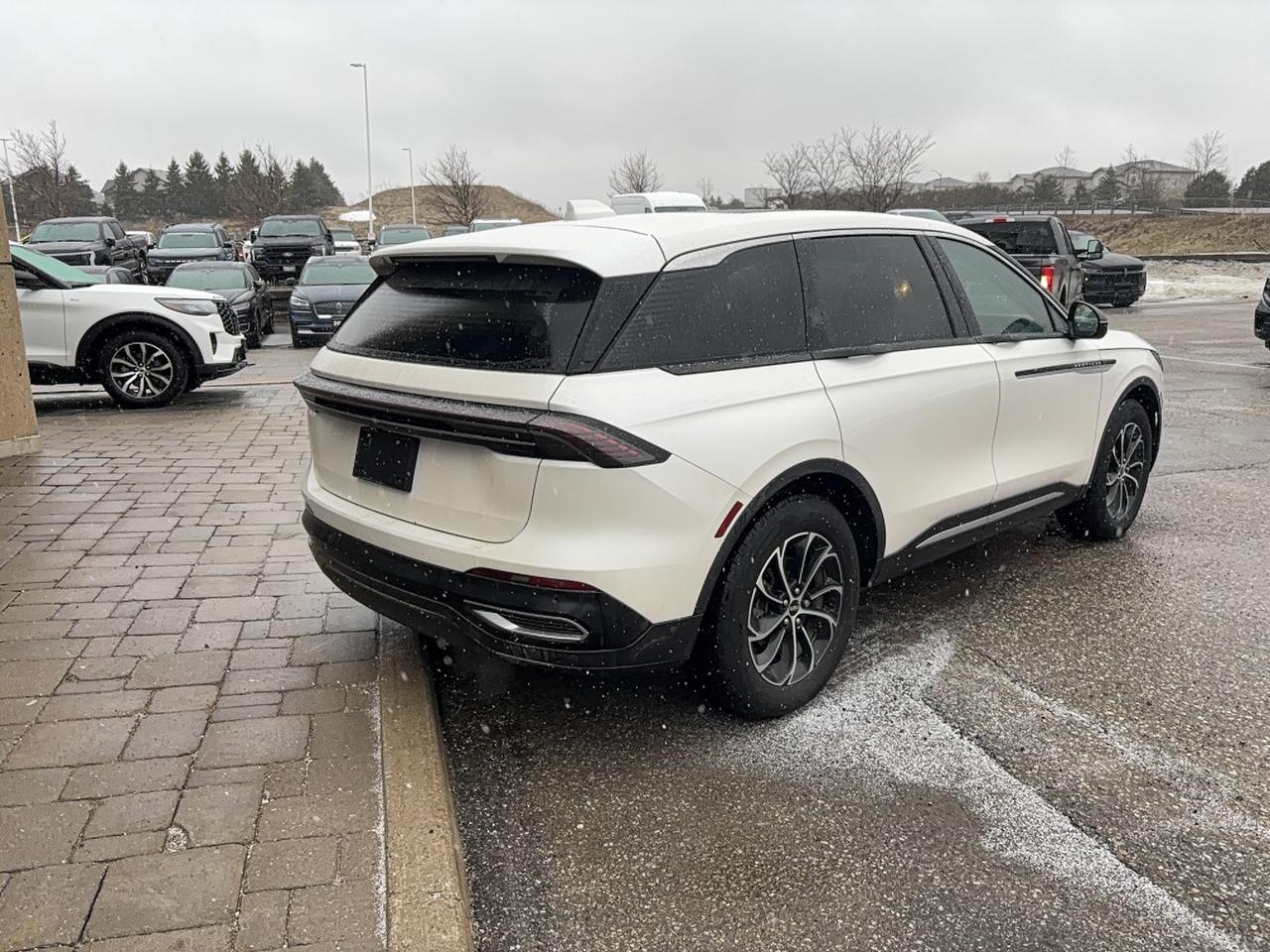 2025 Lincoln Nautilus PREMIER, AWD, LEATHER, AWD, PREVIOUS DEMO! ROOF! Photo4