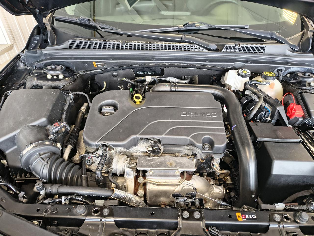 2023 Chevrolet Malibu 2LT Photo0