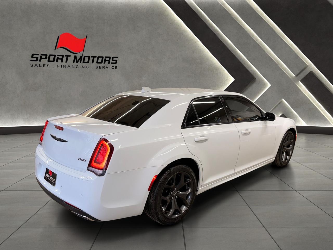 2021 Chrysler 300 300 TOURING L+SAFETY TEC+SPORT PKG+CLEAN CARFAX Photo9