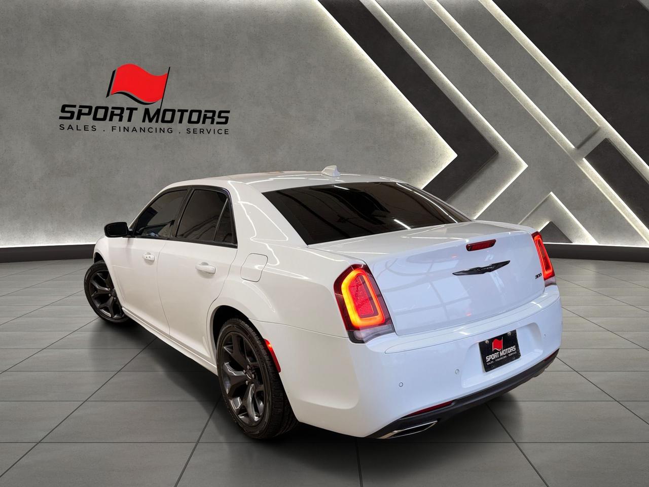 2021 Chrysler 300 300 TOURING L+SAFETY TEC+SPORT PKG+CLEAN CARFAX Photo18