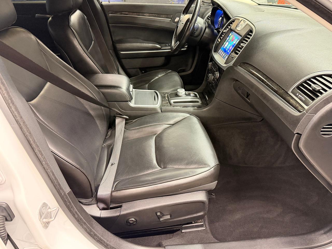 2021 Chrysler 300 300 TOURING L+SAFETY TEC+SPORT PKG+CLEAN CARFAX Photo24