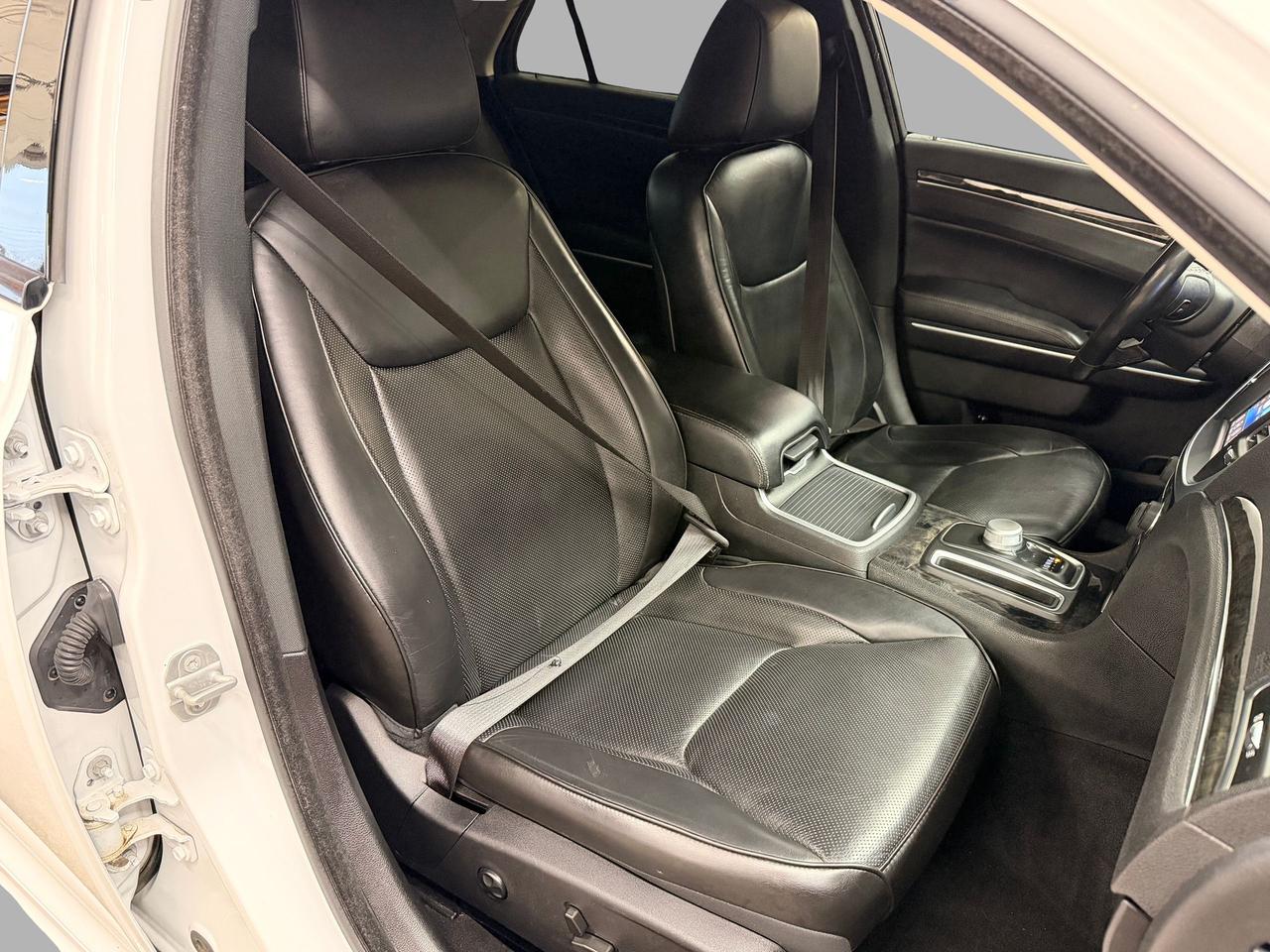 2021 Chrysler 300 300 TOURING L+SAFETY TEC+SPORT PKG+CLEAN CARFAX Photo89