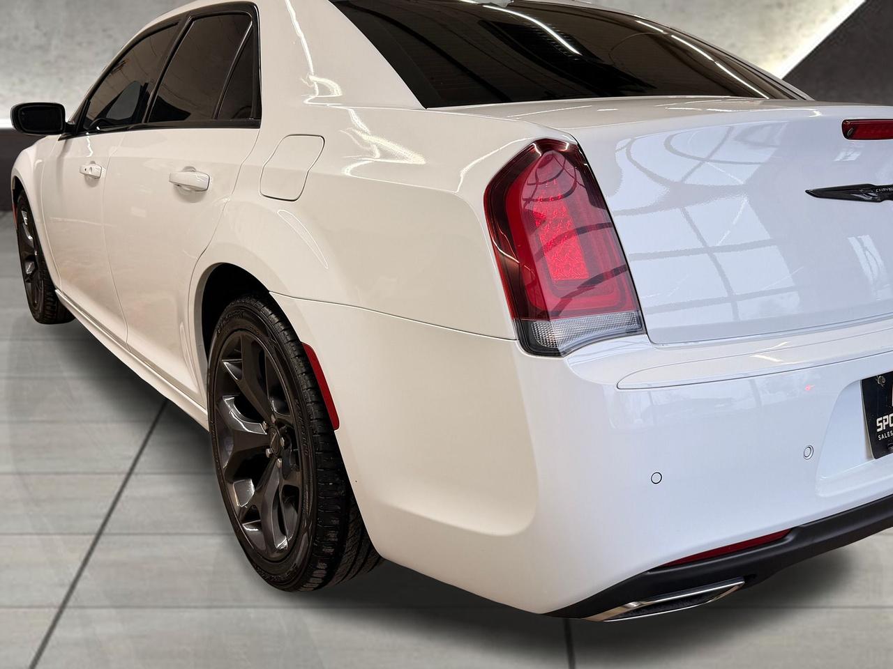 2021 Chrysler 300 300 TOURING L+SAFETY TEC+SPORT PKG+CLEAN CARFAX Photo43