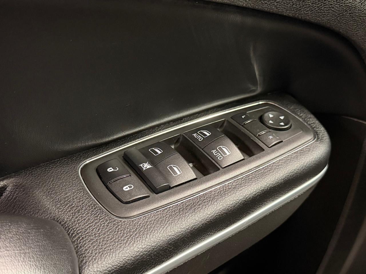 2021 Chrysler 300 300 TOURING L+SAFETY TEC+SPORT PKG+CLEAN CARFAX Photo47