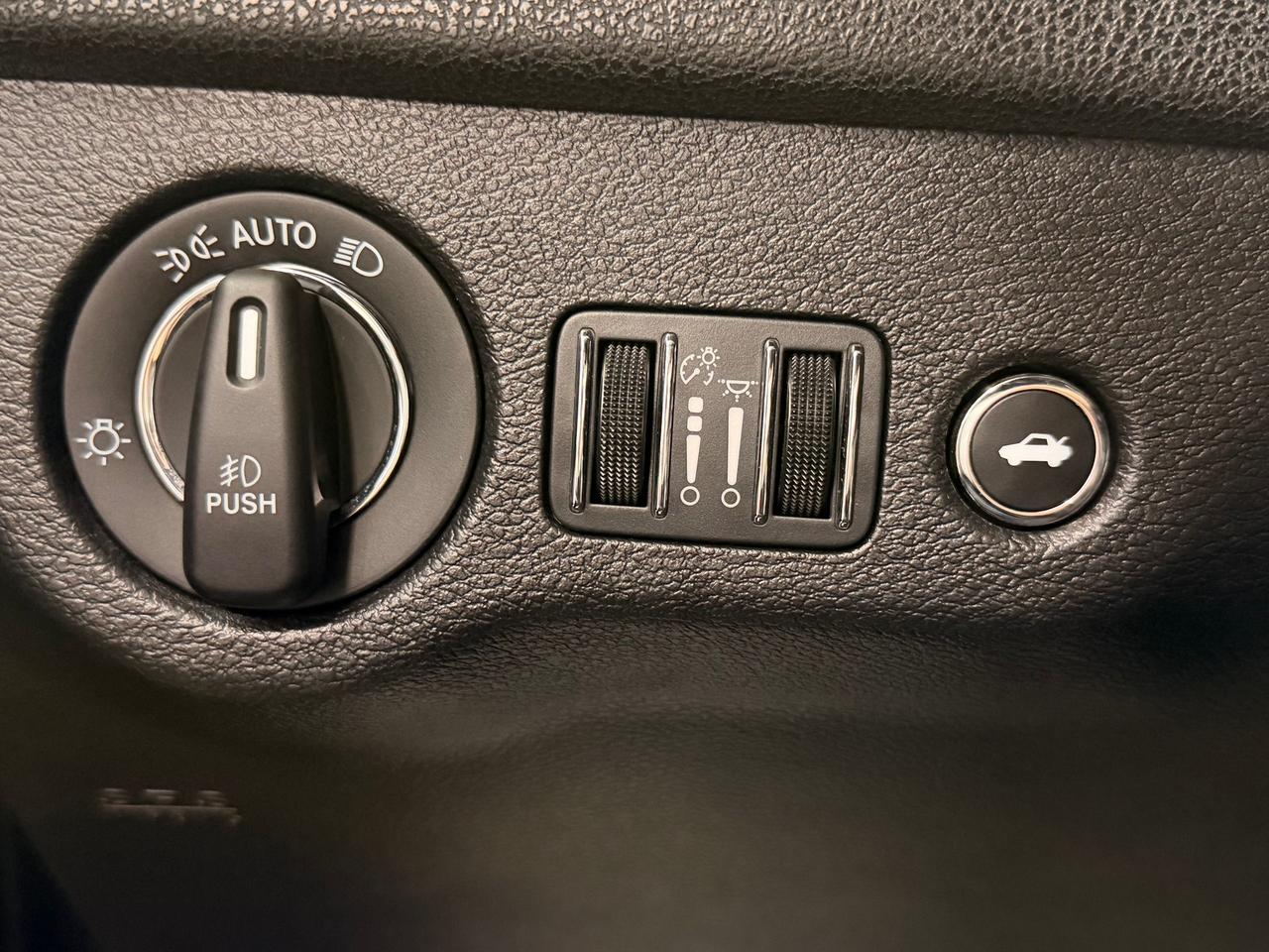 2021 Chrysler 300 300 TOURING L+SAFETY TEC+SPORT PKG+CLEAN CARFAX Photo49