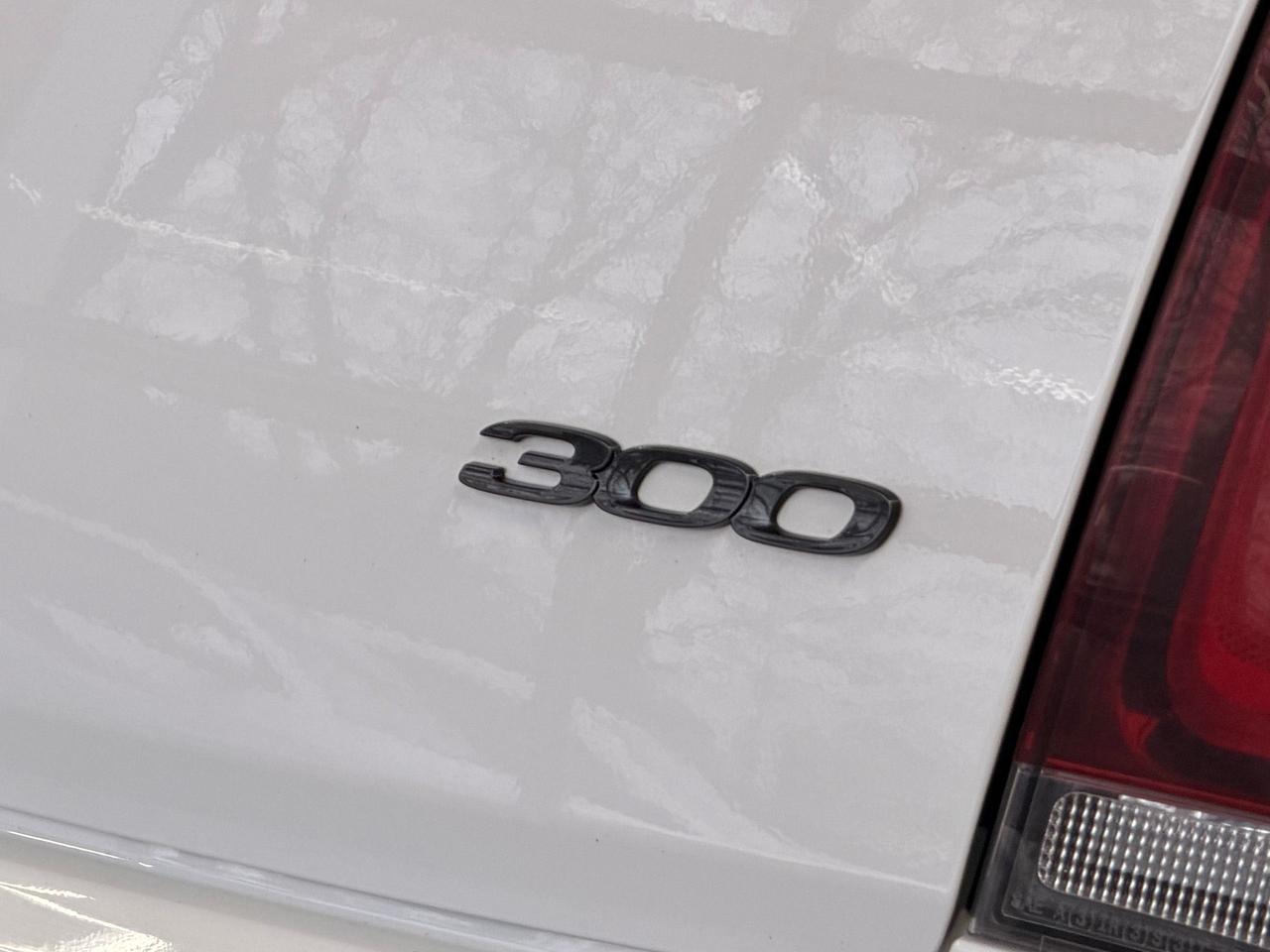 2021 Chrysler 300 300 TOURING L+SAFETY TEC+SPORT PKG+CLEAN CARFAX Photo126