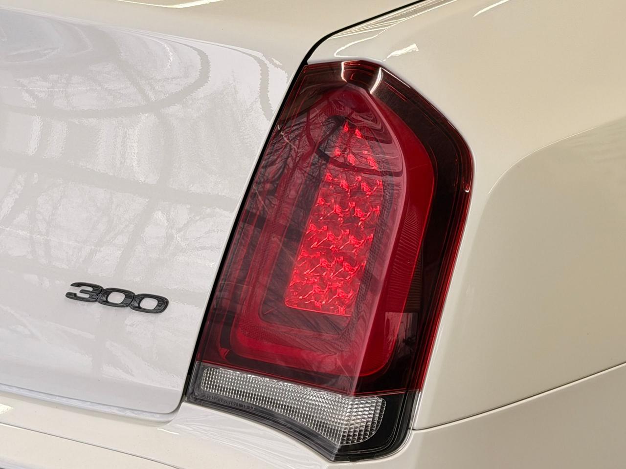 2021 Chrysler 300 300 TOURING L+SAFETY TEC+SPORT PKG+CLEAN CARFAX Photo127