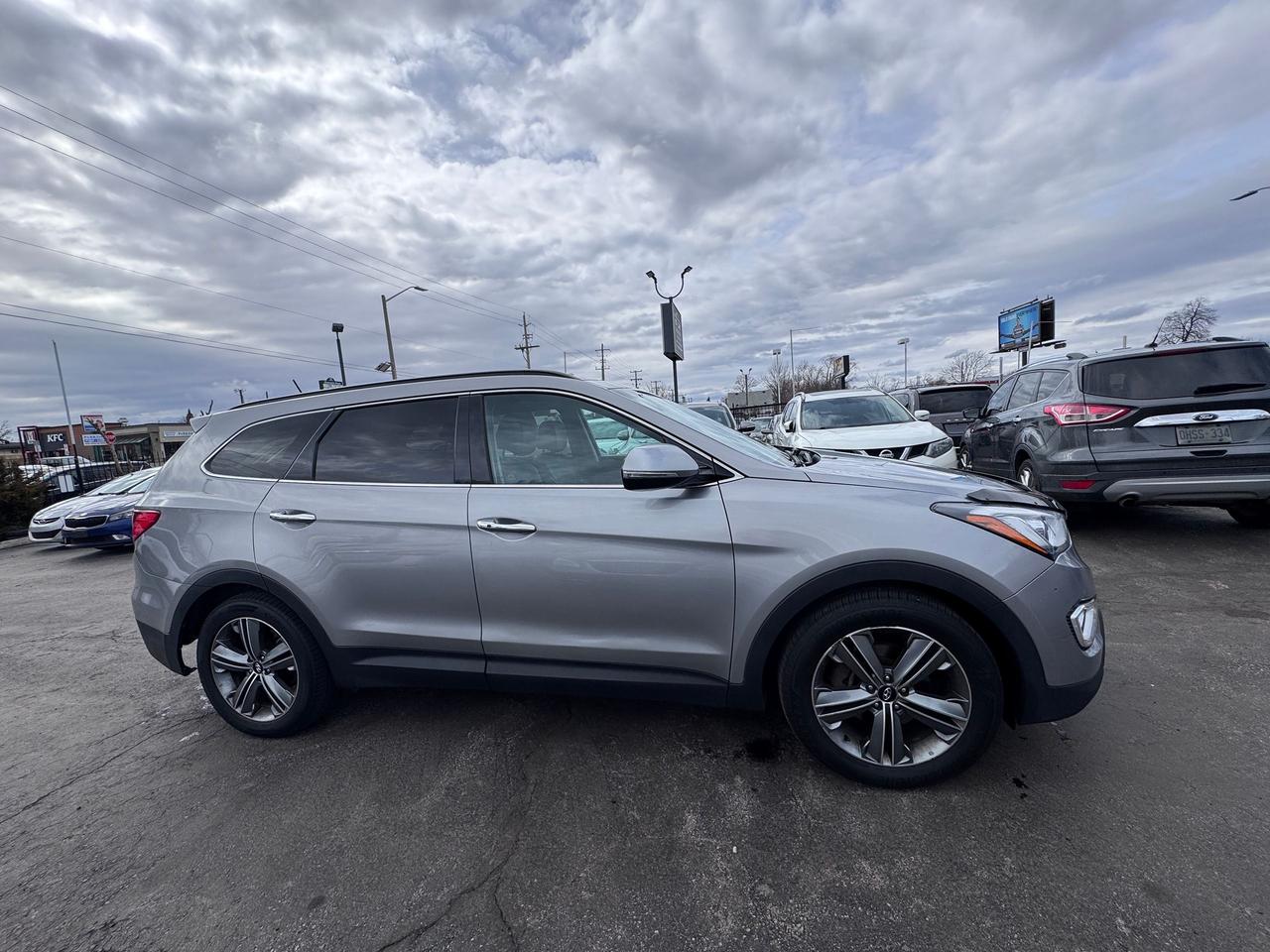 2016 Hyundai Santa Fe XL LIMITED AWD 4dr 3.3L Photo3