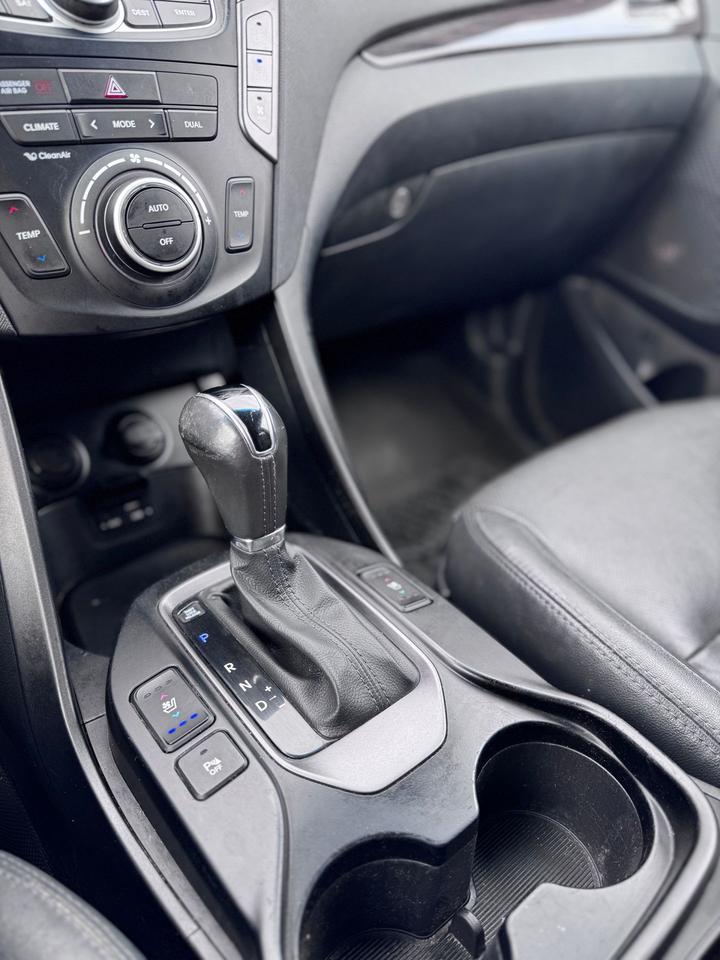 2016 Hyundai Santa Fe XL LIMITED AWD 4dr 3.3L Photo