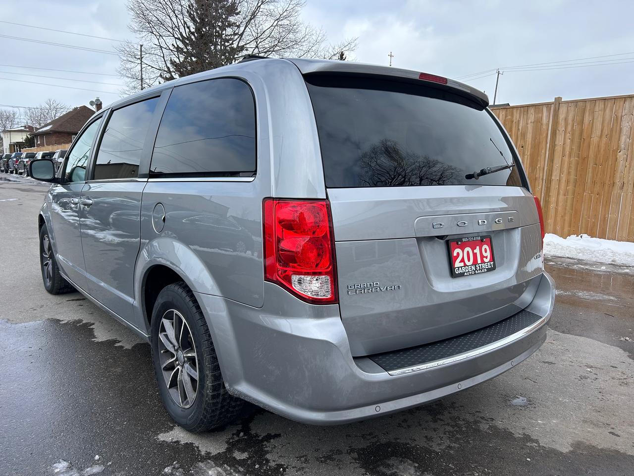 2019 Dodge Grand Caravan Crew Photo2