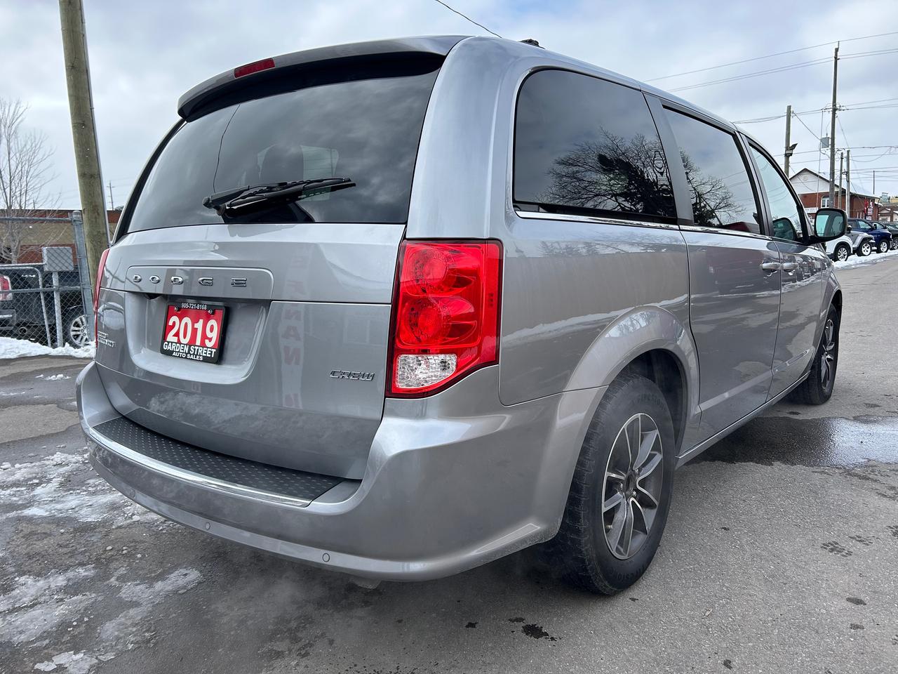 2019 Dodge Grand Caravan Crew Photo4