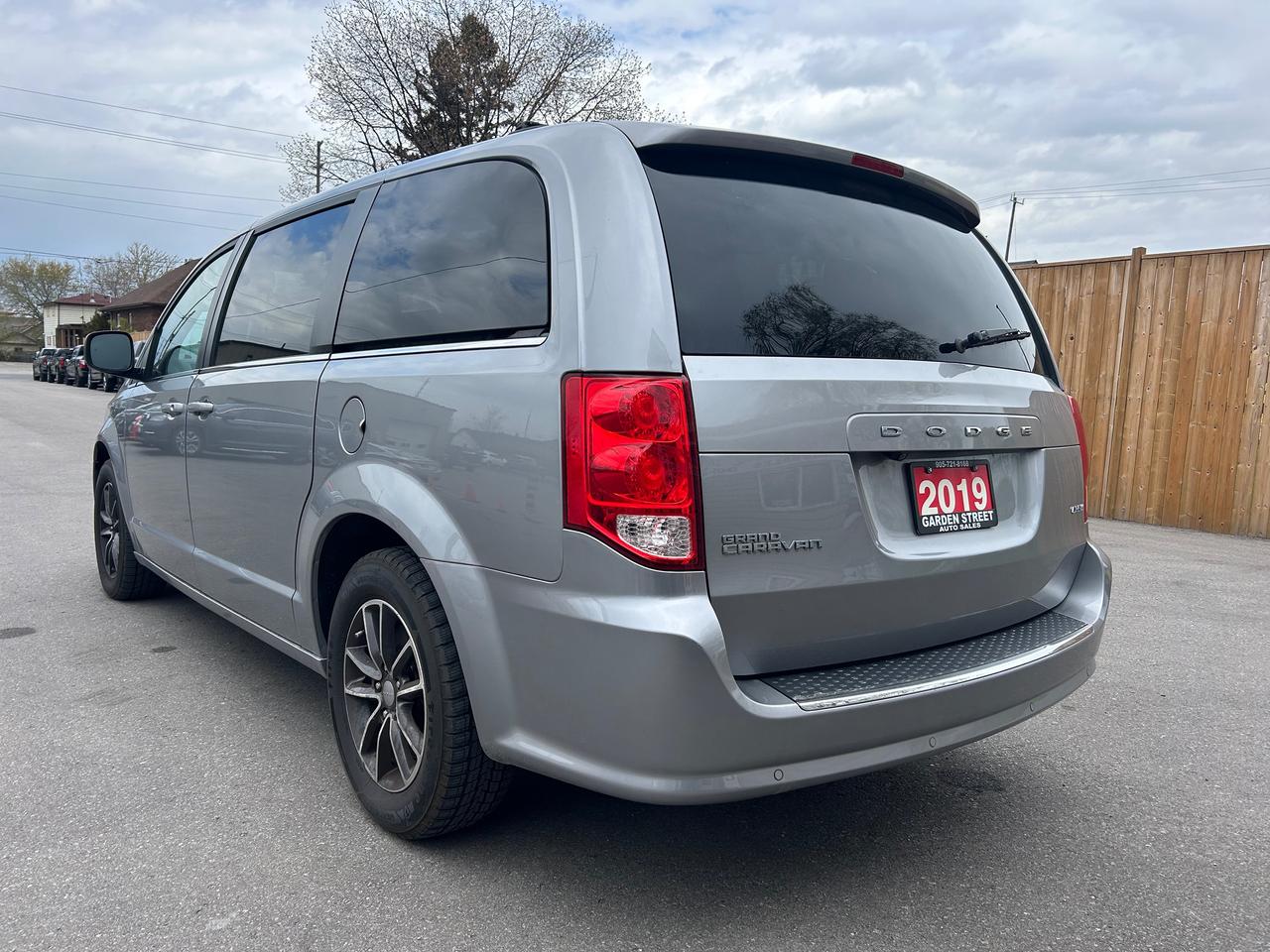 2019 Dodge Grand Caravan Crew Photo2