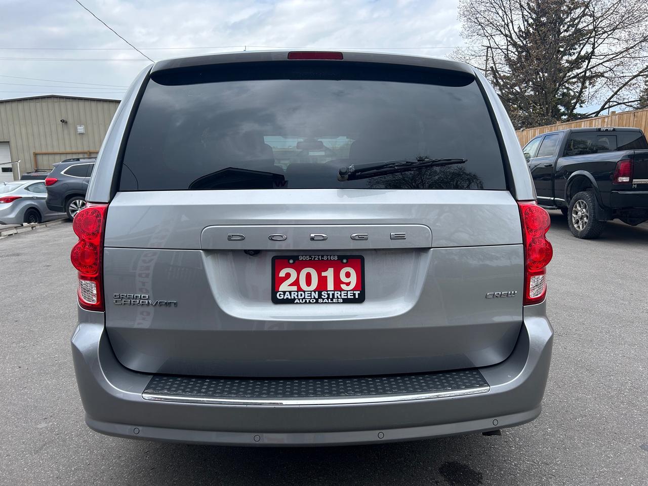 2019 Dodge Grand Caravan Crew Photo3