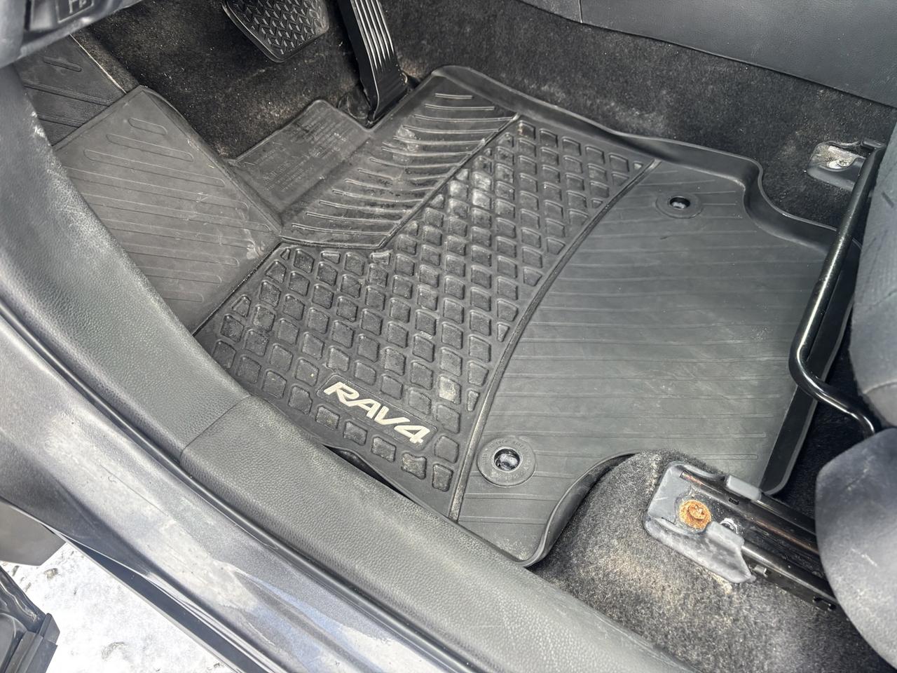 2023 Toyota RAV4 LE Photo