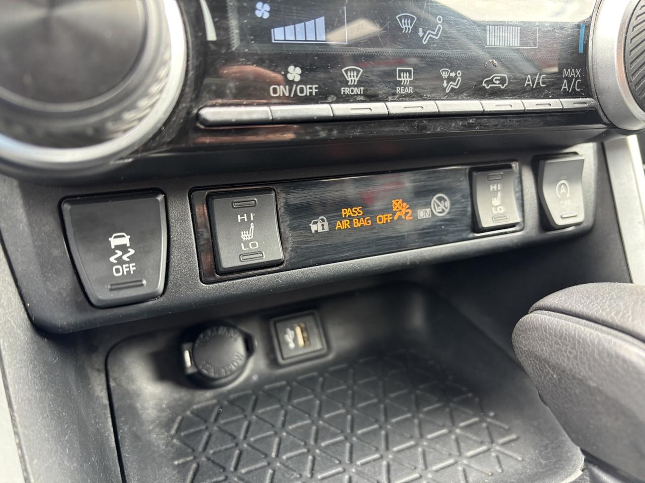 2023 Toyota RAV4 LE Photo