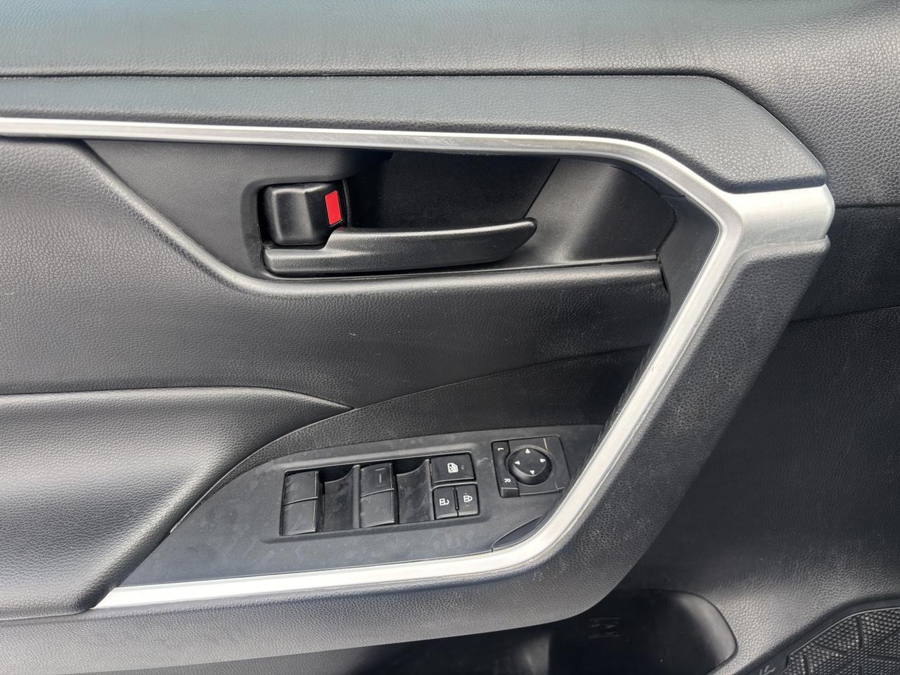 2023 Toyota RAV4 LE Photo