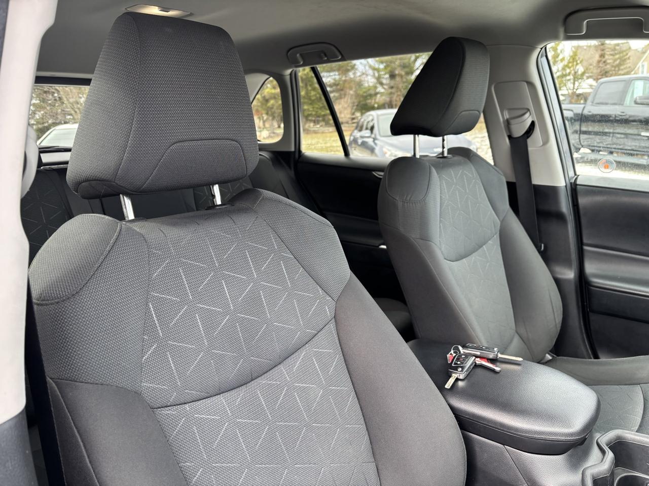 2023 Toyota RAV4 LE Photo