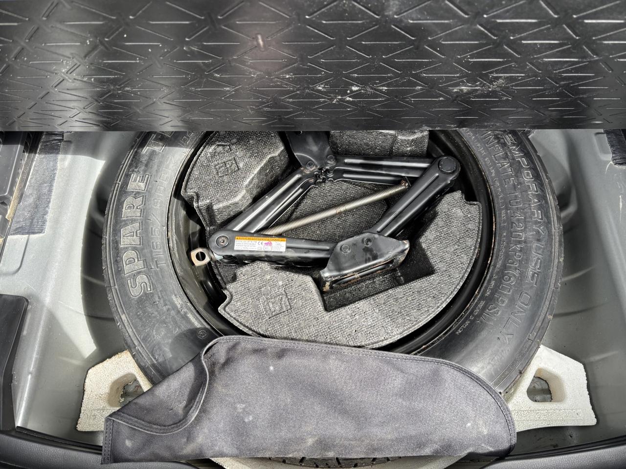 2023 Toyota RAV4 LE Photo